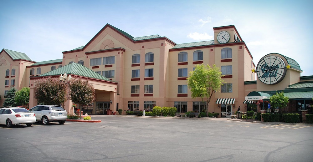 The Plaza Hotel & Suites Winona — hotel in Winona