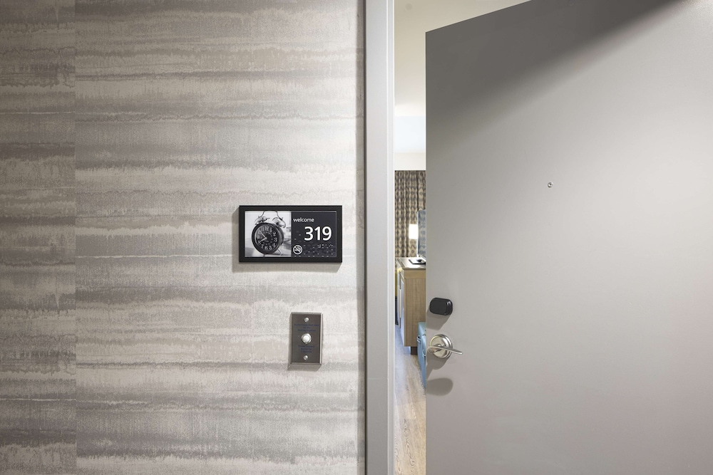 Hampton Inn & Suites Miami Wynwood Design District - photo 22