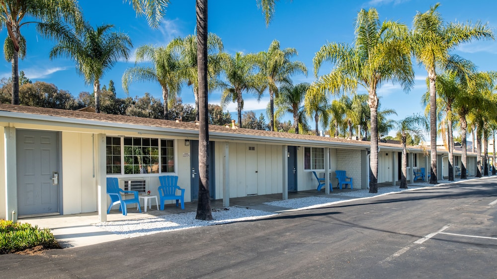 Fallbrook Country Inn - photo 19