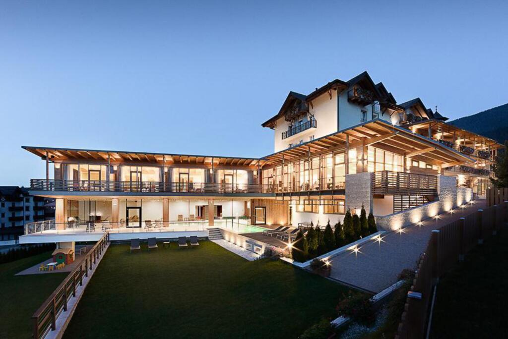 Corona Dolomites Hotel - carbon neutral hotel in Andalo