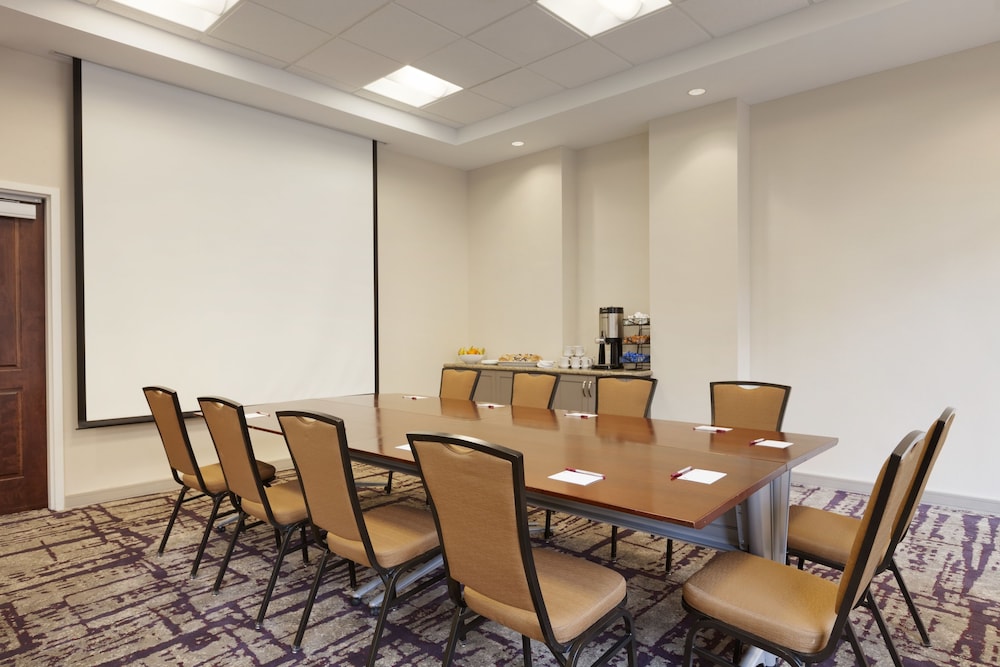 Residence Inn Alexandria Old Town South at Carlyle - photo 31