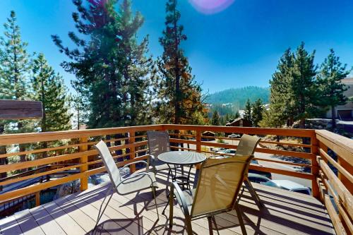 Hilltop Lodge — 4-Star Luxury Hotel in South Lake Tahoe, United States