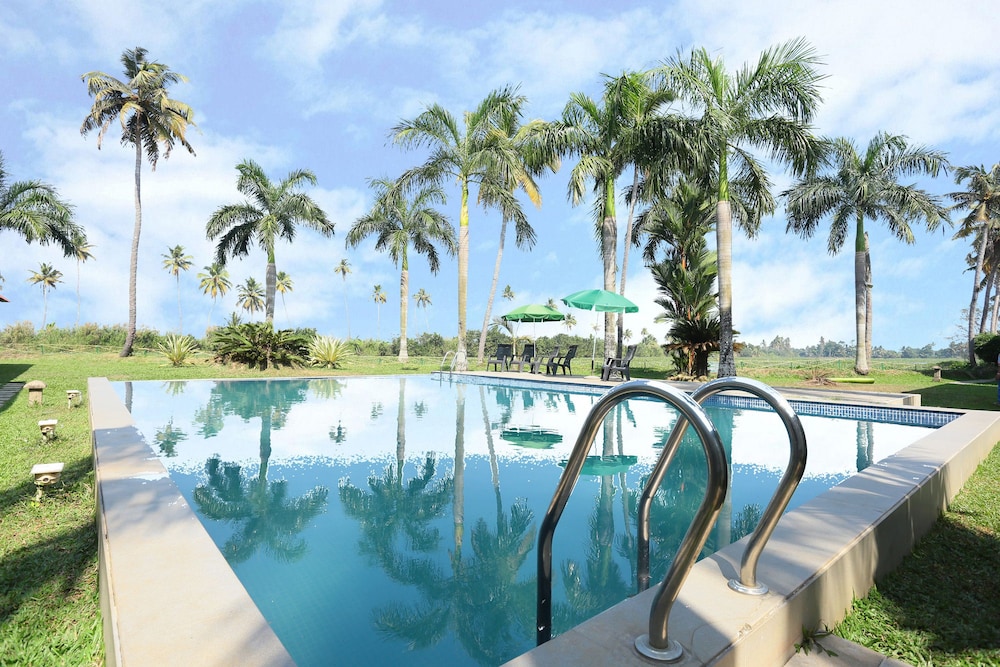 OYO 26874 Manor Backwater Resort in Kottayam, India