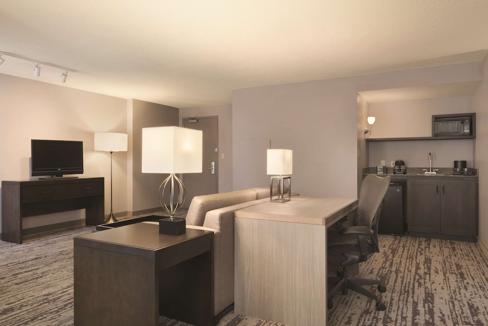 Embassy Suites by Hilton Atlanta at Centennial Olympic Park - photo 31