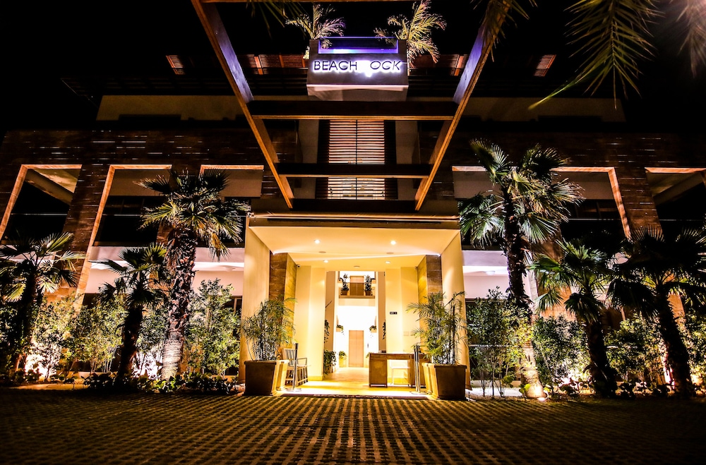 Cominka - carbon neutral hotel in Chino