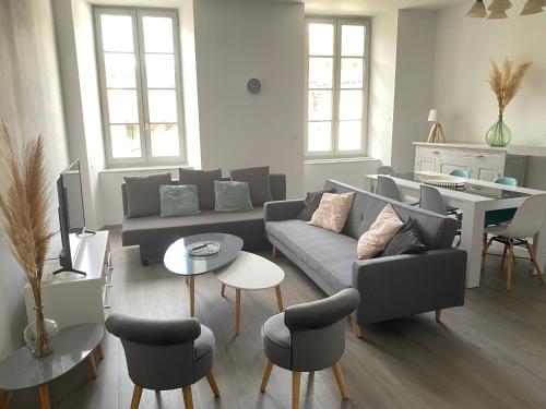 3 Pieces Spacieux Plein Centre Parking Clim Terrasse Jardin — Foix