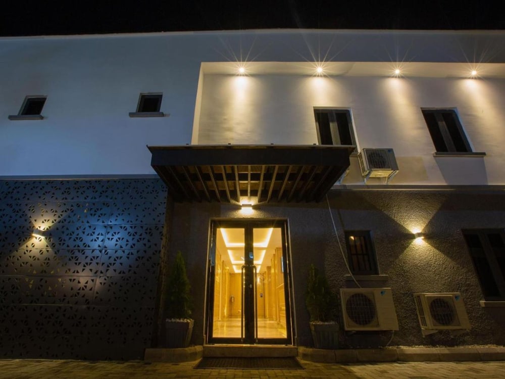 Ivana Signature — Abuja — photo 2