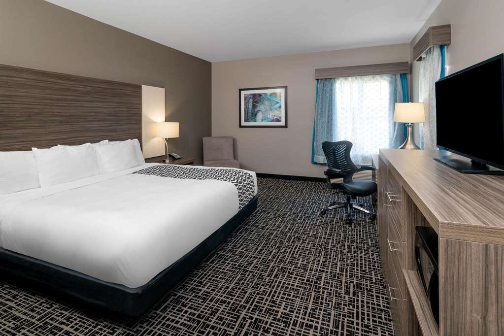 La Quinta Inn & Suites by Wyndham Forsyth - photo 12