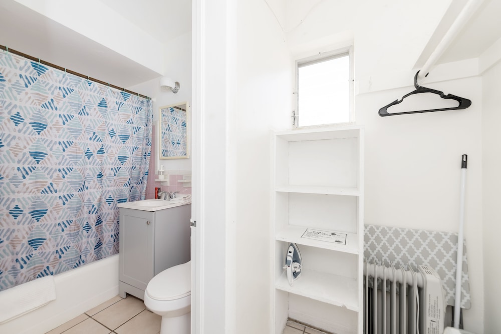 Tropic Isle Hotel and Apartment - photo 34