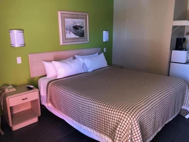 California Inn & Suites Adelanto US 395 - photo 23