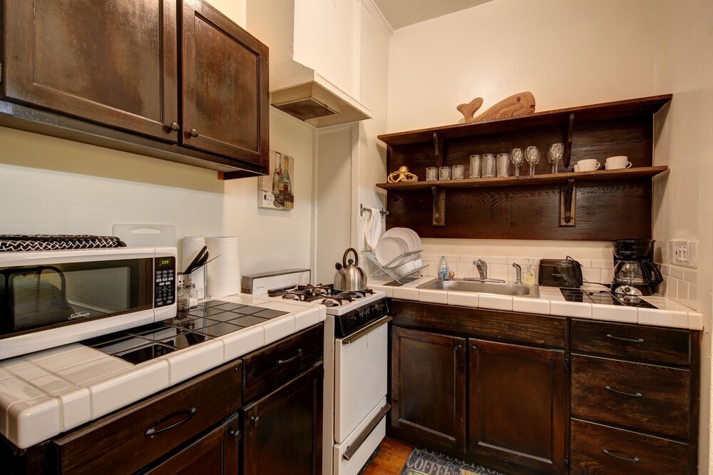 Ellison Suites - photo 41