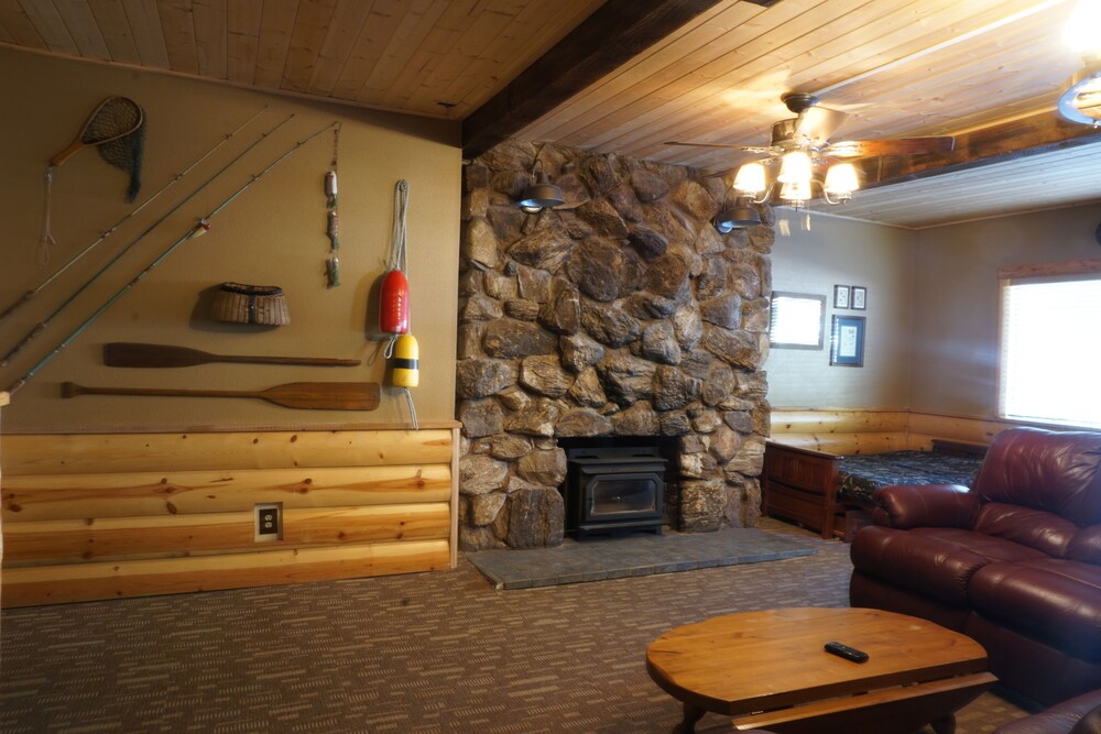 Shaver Lake Village Hotel - photo 16