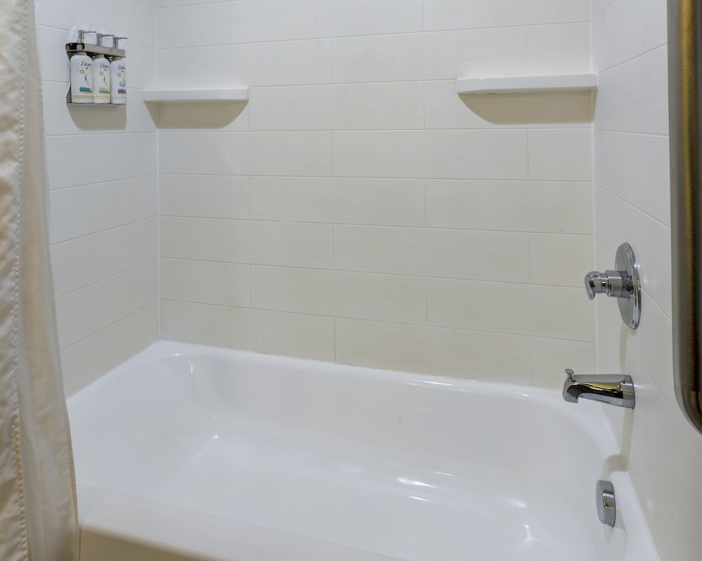 Holiday Inn Express & Suites Shelbyville Indianapolis by IHG - photo 23