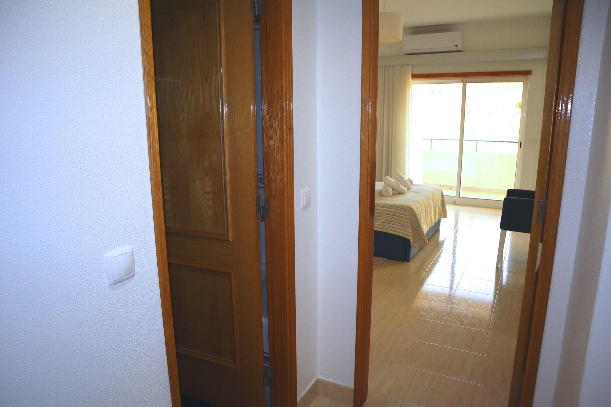 Apartamento Deolinda Nossa Sra da Rocha — 4-Star Luxury Hotel in Porches, Portugal