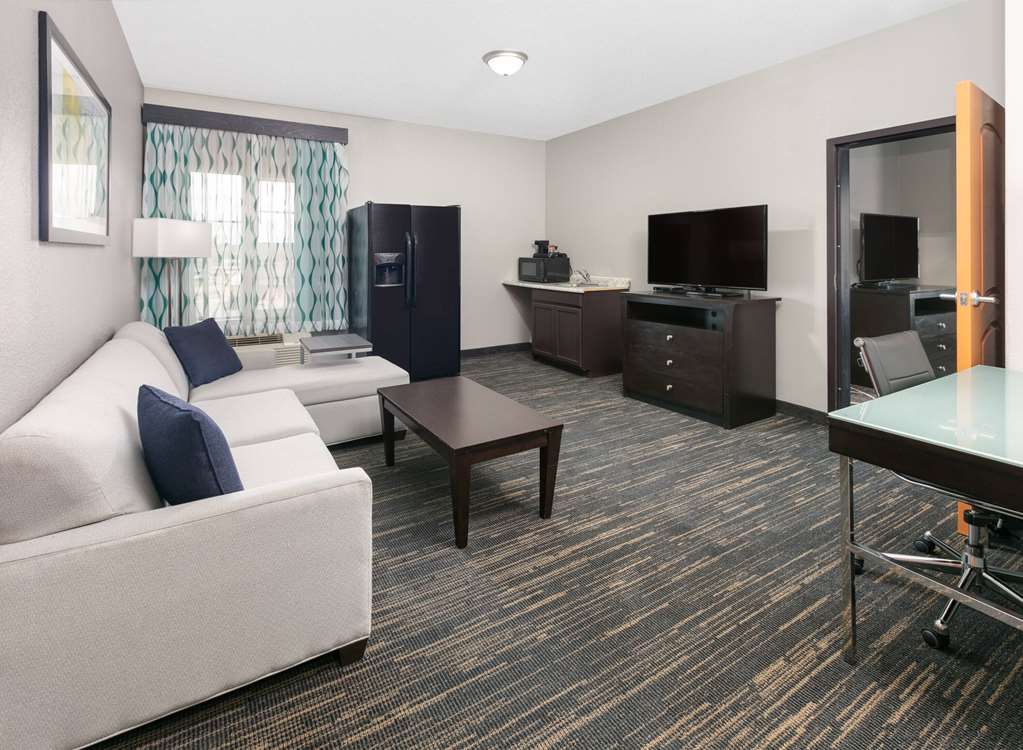 La Quinta Inn & Suites by Wyndham Little Rock Bryant - photo 9