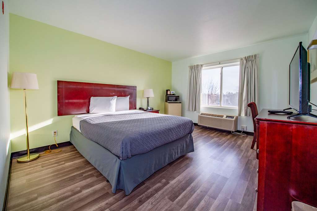 Rodeway Inn Central Colorado Springs - photo 10