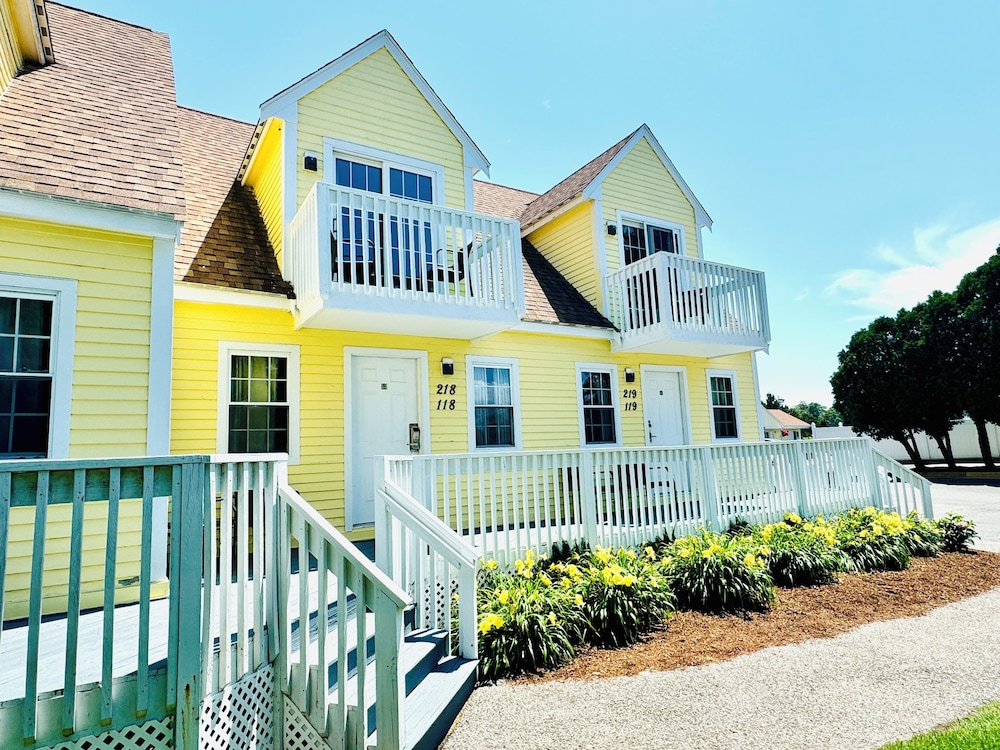 Blue Spruce Motel & Townhouses - photo 38