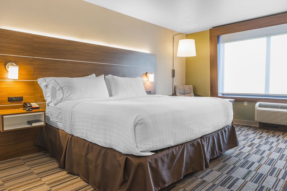 Holiday Inn Express & Suites Clarion By IHG - photo 6