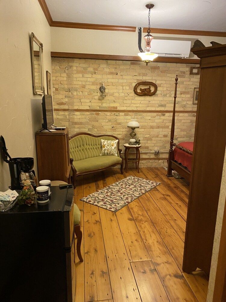 Cambridge Inn on Main - photo 7