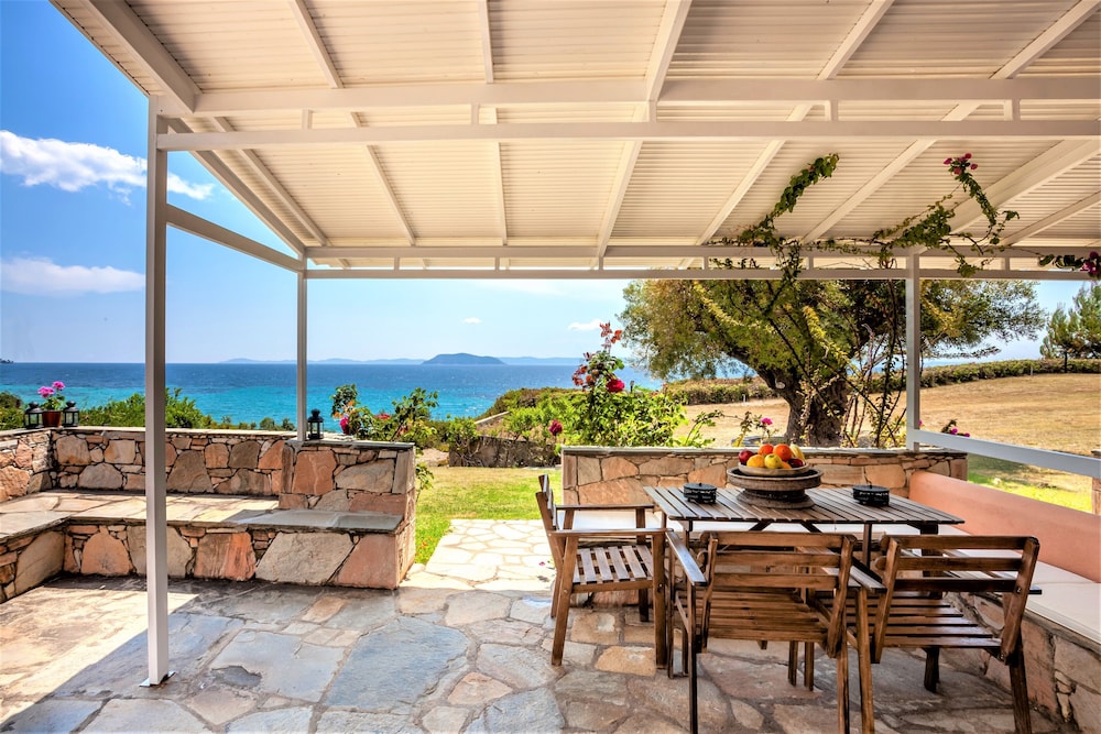 Alterra Vita Captain's Cabin — 4-Star Luxury Hotel in Neos Marmaras, Greece
