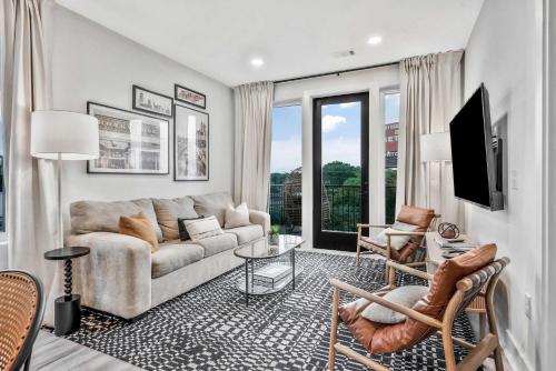 New 2 Luxe Penthouses with Balcony and City Views — 4-Star Luxury Hotel in Nashville, United States