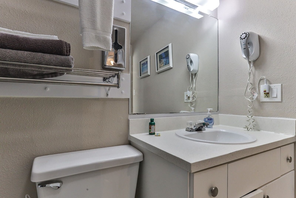 Coastal Waters Inn - photo 160