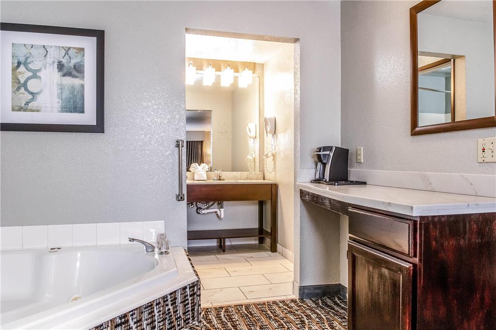 Clarion Hotel By Humboldt Bay - photo 30