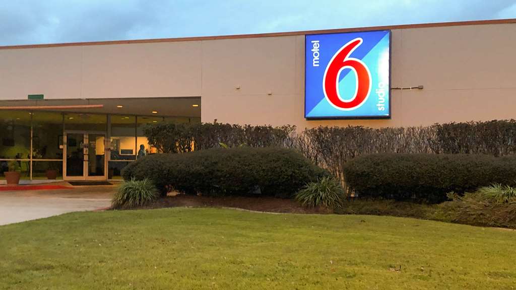 Motel 6 La Place LA - photo 4