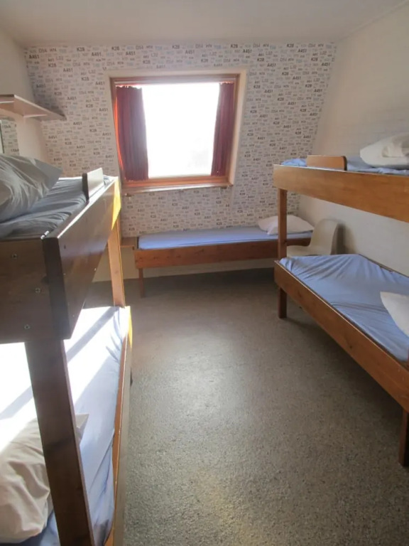 Groepsaccommodatie Jister Aan Open Vaarwater In Friesland — Nes