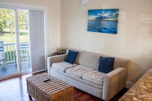 The East Island Reserve Hotel - photo 48