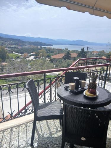 Sunny Apartment — 4-Star Luxury Hotel in Mithymna, Greece