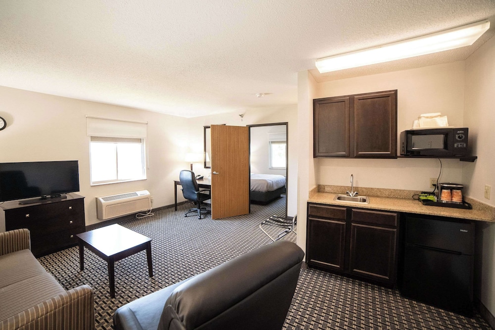 Quality Inn & Suites Watertown near Prairie Lakes Ice Arena - photo 35