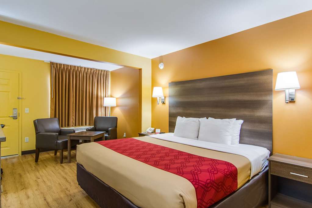 Econo Lodge Kingsland - photo 12