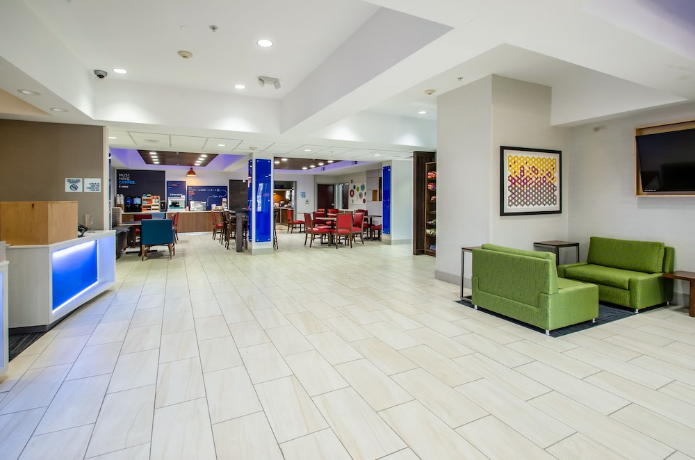 Holiday Inn Express & Suites Olathe South an IHG Hotel - photo 3
