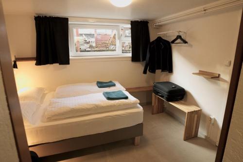 Main street X small ensuite bathroom and own kitchen