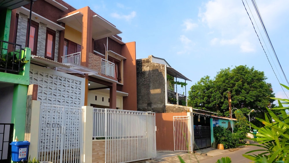 Alesya Homestay Syariah — 4-Star Luxury Hotel in Yogyakarta, Indonesia