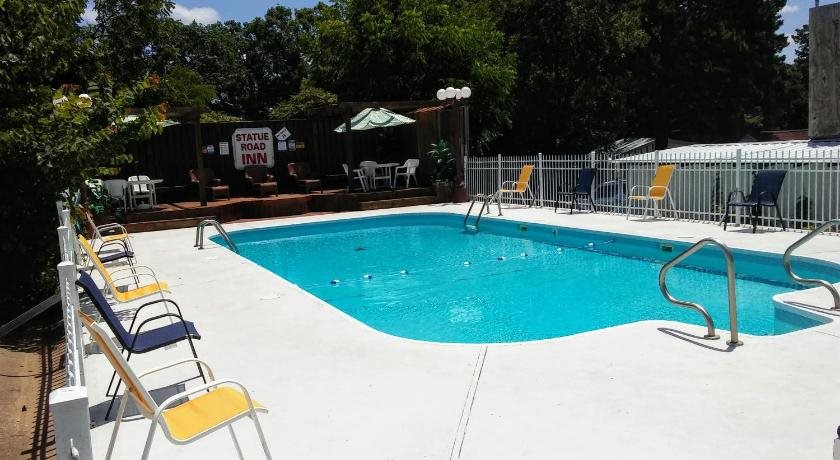 Statue Road Inn in Eureka Springs, United States