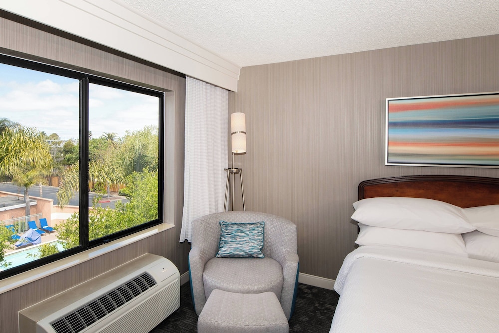 Courtyard by Marriott Oakland Airport - photo 10