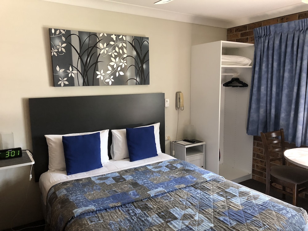 Golden Grain Motor Inn — hotel in South Tamworth