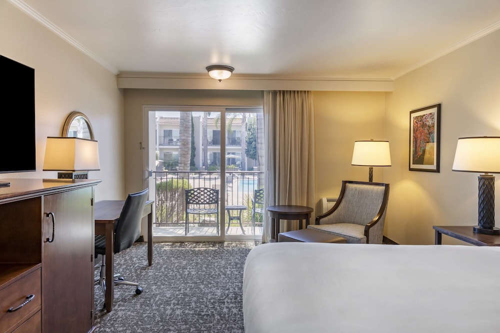 Best Western Plus Royal Oak Hotel - photo 13