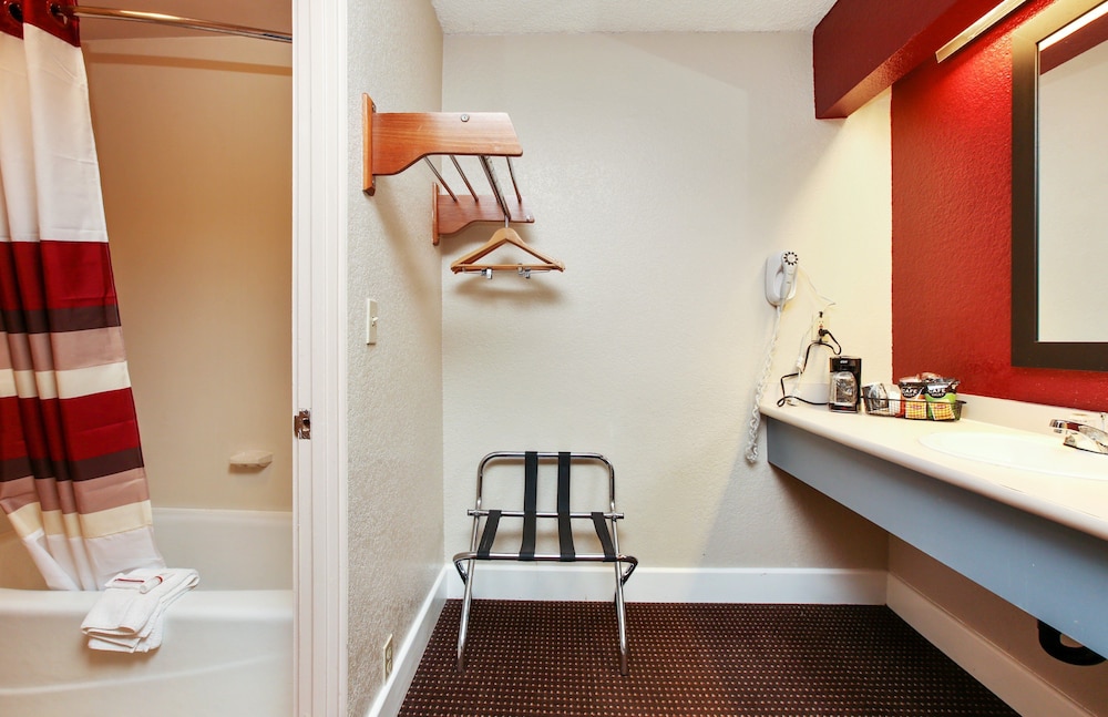 Red Roof Inn Santa Ana - photo 13