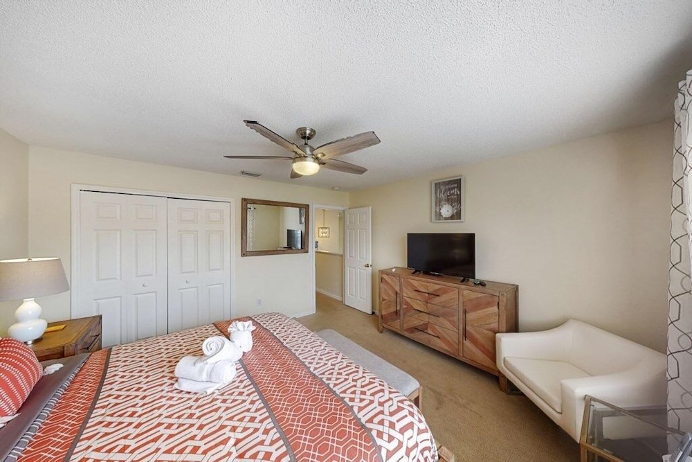 William's Lake Berkley Resort Vacation Home 5 Bedroom Home by Redawning - photo 9