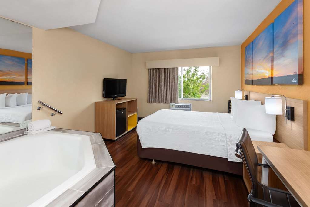 Days Inn by Wyndham Rockford I 90 Casino District - photo 23