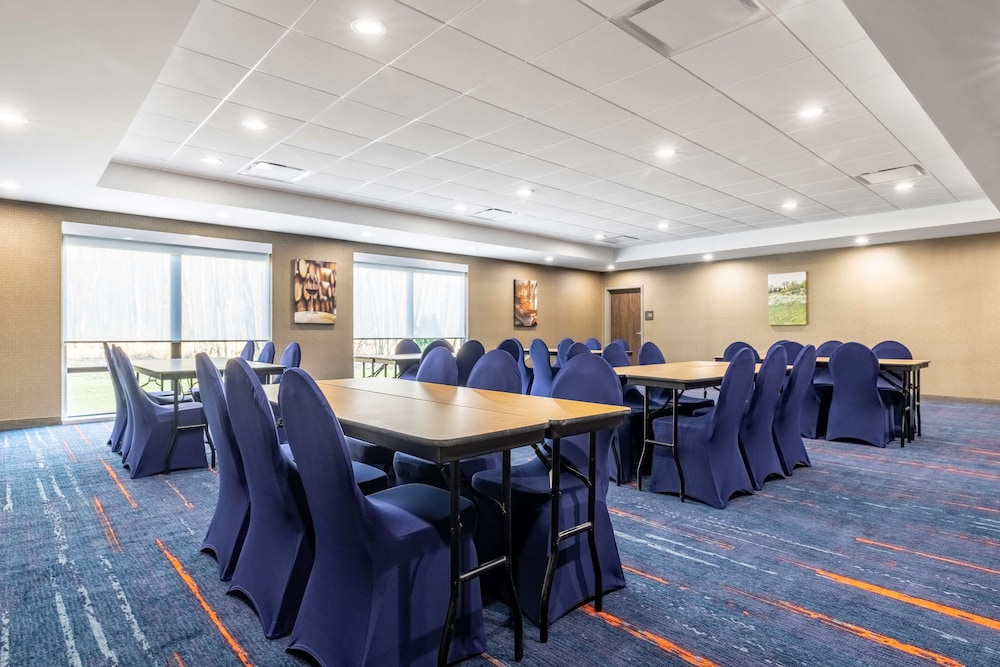 Hampton Inn & Suites Benton Harbor - photo 42