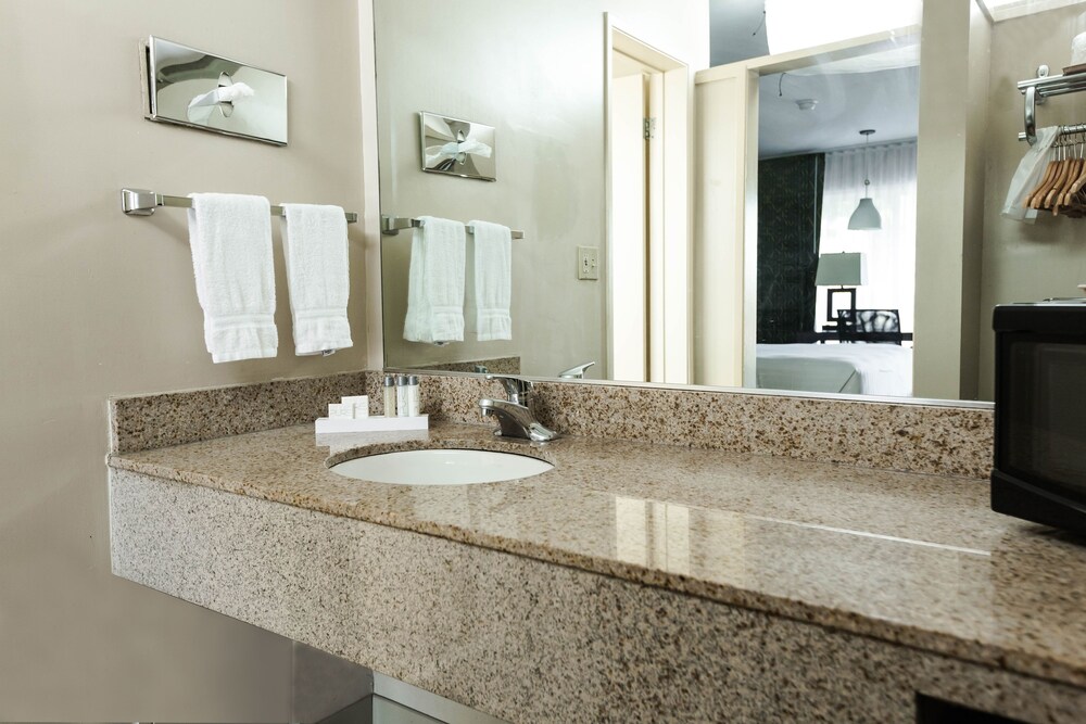 Vagabond Inn Oxnard - photo 21