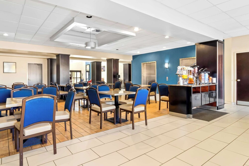 Comfort Suites Lumberton North - photo 33