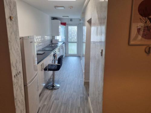 Gillingham 4 bed Stay Wifi Parking Ldn Access — hotel in Gillingham