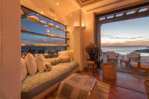 Villa Turquesa — 4-Star Luxury Hotel in Cabo San Lucas, Mexico