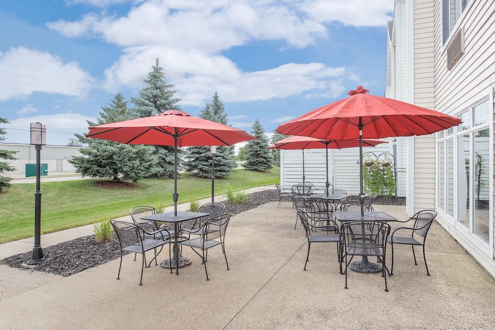 Cobblestone Suites Oshkosh - photo 51