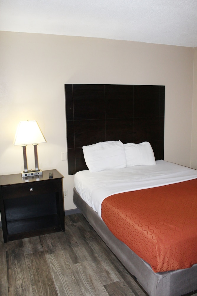 Huntington Inn - photo 6